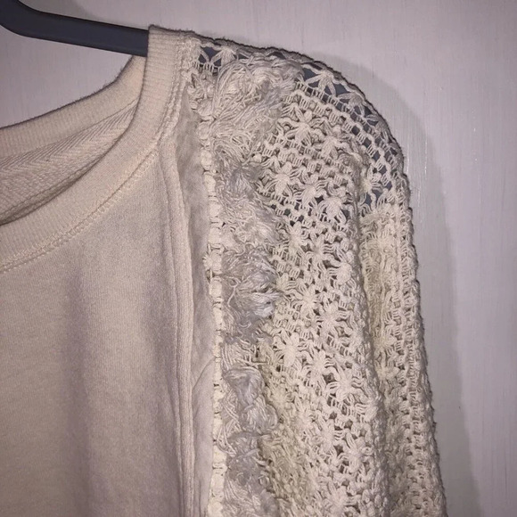 Free People Women's Size  XS  Ivory Long Sleeve  Oversize Top Blouse Crochet - Picture 4 of 6